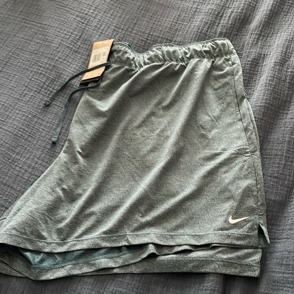Nike Shorts - Picture 1 of 2